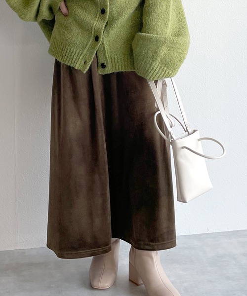 w closet（ダブルクローゼット）の「マットベロアマキシスカート（スカート・レディース・ブラック/ブラウン/グリーン系その他・FREE）」の3枚目の写真