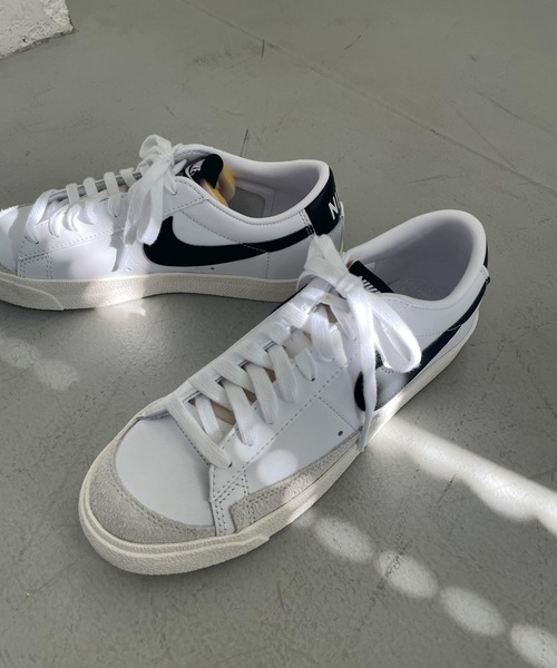 NIKE（ナイキ）の「NIKE　ナイキ ブレーザー LOW 77（スニーカー・レディース・ホワイト/ホワイト系その他・24/24.5/23.5）」の2枚目の写真