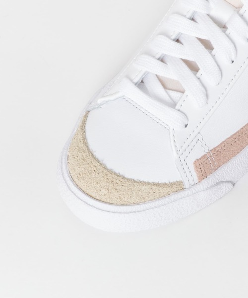 NIKE（ナイキ）の「NIKE　ナイキ ブレーザー LOW 77（スニーカー・レディース・ホワイト/ホワイト系その他・24/24.5/23.5）」の4枚目の写真