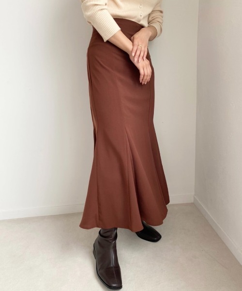 one after another NICE CLAUP(ワンアフターアナザーナイスクラップ)の「【M,Lサイズ展開あり】上品に揺れる。バックレースアップマーメイドスカート(スカート・レディース・その他1/ブラウン・MEDIUM/LARGE)」の2枚目の写真