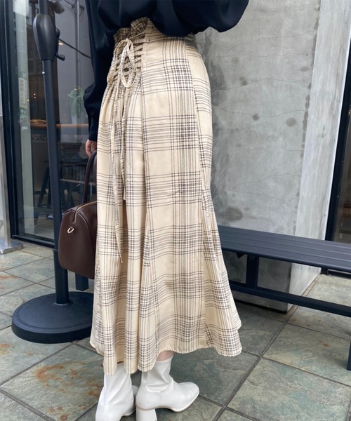 one after another NICE CLAUP(ワンアフターアナザーナイスクラップ)の「【M,Lサイズ展開あり】上品に揺れる。バックレースアップマーメイドスカート(スカート・レディース・その他1/ブラウン・MEDIUM/LARGE)」の5枚目の写真