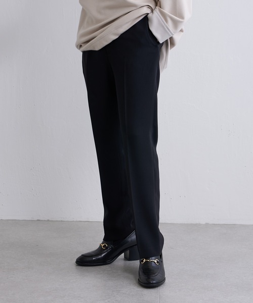 Lui's(ルイス)の「センタープレステーパードパンツ(スラックス・メンズ・ブラック/オフホワイト/グリーン/キャメル・SMALL/MEDIUM)」の1枚目の写真