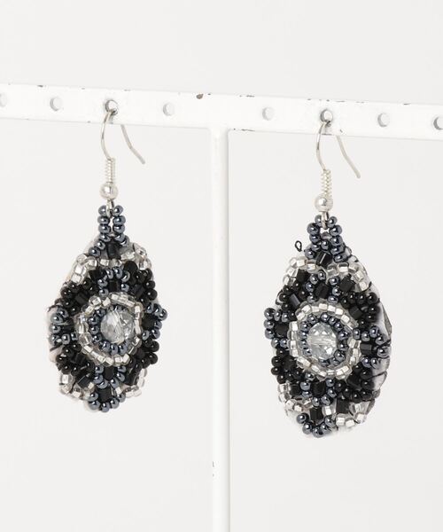 TIME WILL TELL WORKS（タイムウィルテルワークス）の「CRYSTAL CANASTASIA EARRING（ピアス（両耳用）・レディース・レッド系その他/ターコイズブルー/グリーン/ブラック/ブルー/ゴールド・ONE SIZE）」の2枚目の写真
