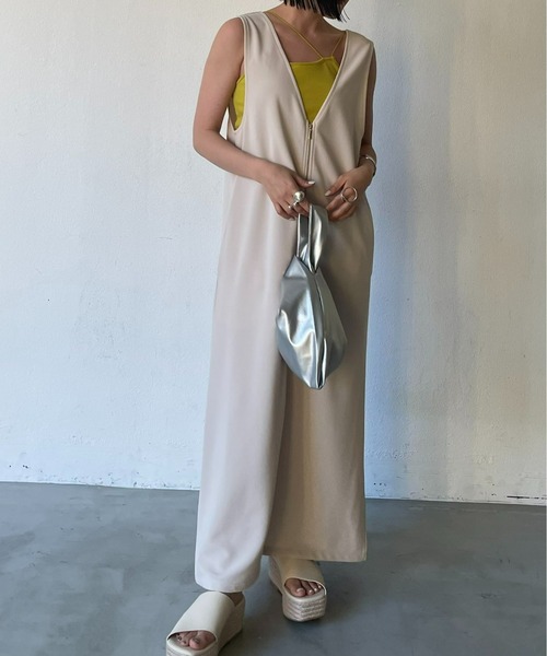 AIC.（エーアイシー）の「【再入荷】2WAYジップデザインVネックロングワンピース（ワンピース・レディース・ブラック/アイボリー・FREE）」の3枚目の写真