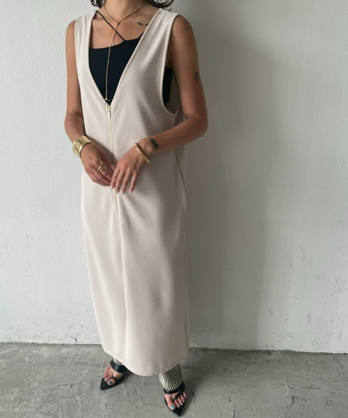 AIC.（エーアイシー）の「【再入荷】2WAYジップデザインVネックロングワンピース（ワンピース・レディース・ブラック/アイボリー・FREE）」の7枚目の写真