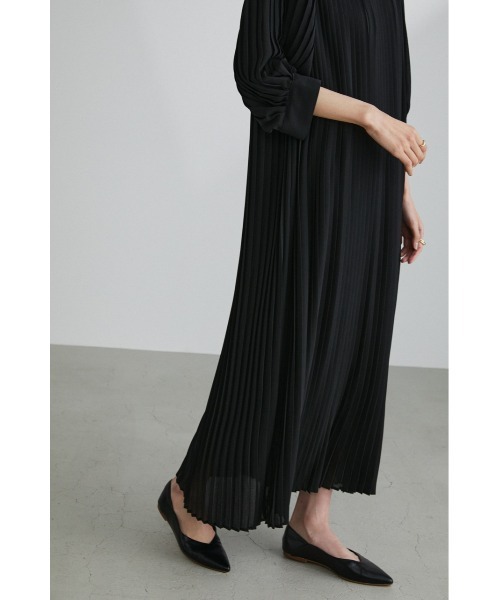 STYLEMIXER（スタイルミキサー）の「タックスリーブプリーツワンピース（ワンピース・レディース・ライトベージュ/ブラック/オレンジ・MEDIUM/SMALL）」の7枚目の写真