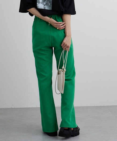 COLONY 2139（コロニートゥーワンスリーナイン）の「ストレッチイージーケアーパンツ / フレアパンツ（スラックス・レディース・ブラック/グレイッシュベージュ/グリーン・SMALL/MEDIUM/LARGE）」の6枚目の写真