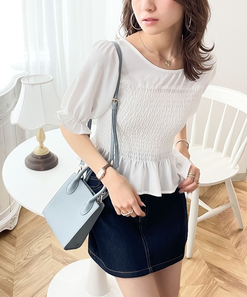 mily bilet（ミウィビレット）の「【mily bilet】今っぽく着映え。2wayシャーリングフリルブラウス（シャツ/ブラウス・レディース・ホワイト/ブラック/ブルー・SMALL/MEDIUM/LARGE）」の13枚目の写真