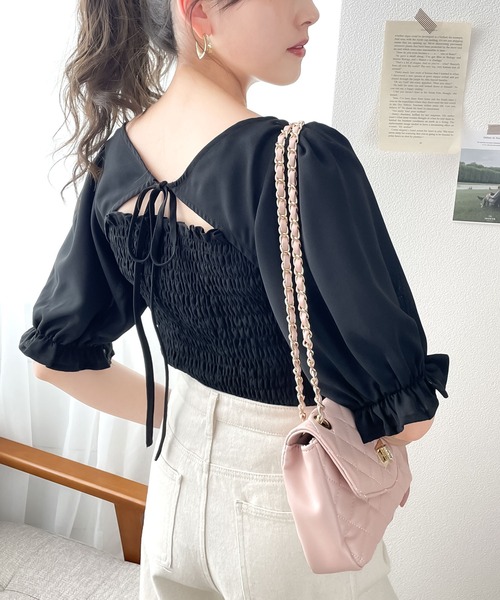 mily bilet（ミウィビレット）の「【mily bilet】今っぽく着映え。2wayシャーリングフリルブラウス（シャツ/ブラウス・レディース・ホワイト/ブラック/ブルー・SMALL/MEDIUM/LARGE）」の19枚目の写真