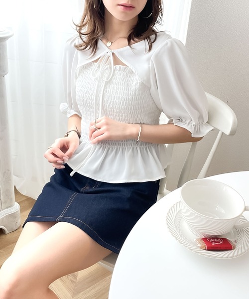 mily bilet（ミウィビレット）の「【mily bilet】今っぽく着映え。2wayシャーリングフリルブラウス（シャツ/ブラウス・レディース・ホワイト/ブラック/ブルー・SMALL/MEDIUM/LARGE）」の20枚目の写真