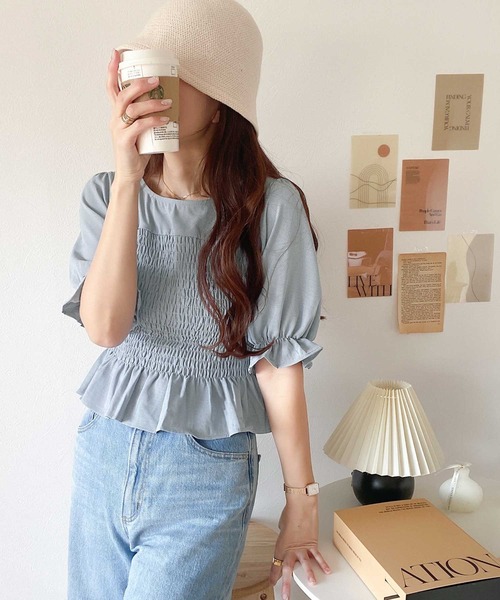 mily bilet（ミウィビレット）の「【mily bilet】今っぽく着映え。2wayシャーリングフリルブラウス（シャツ/ブラウス・レディース・ホワイト/ブラック/ブルー・SMALL/MEDIUM/LARGE）」の7枚目の写真