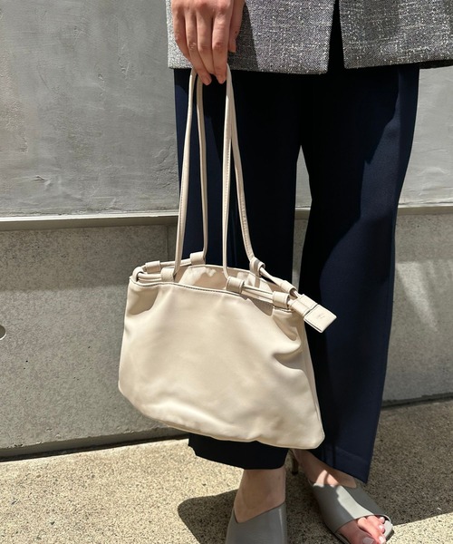 LOWELL things（ロウェル　シングス）の「ソフト巾着ミニトート（トートバッグ・レディース・クリーム/ホワイト/ベージュ/ブラック・フリー）」の4枚目の写真