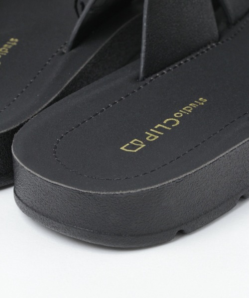 studio CLIP（スタディオクリップ）の「らくらくクロストングサンダル