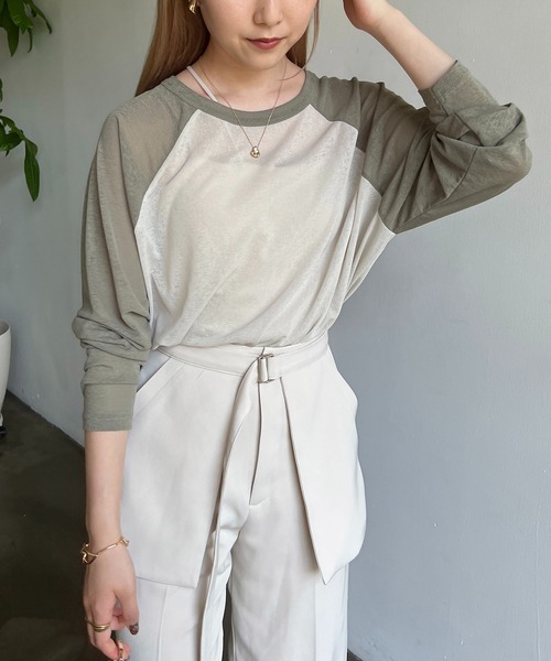 CAPRICIEUX LE'MAGE(カプリシューレマージュ)の「ラグランシアーTシャツ(Tシャツ/カットソー・レディース・オフホワイト/ベージュ・FREE)」の1枚目の写真