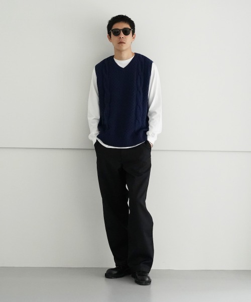 KARMA（カルマ）の「KARMA CABLE KNIT VEST（ベスト・メンズ・グリーン/ネイビー・S/M）」の2枚目の写真