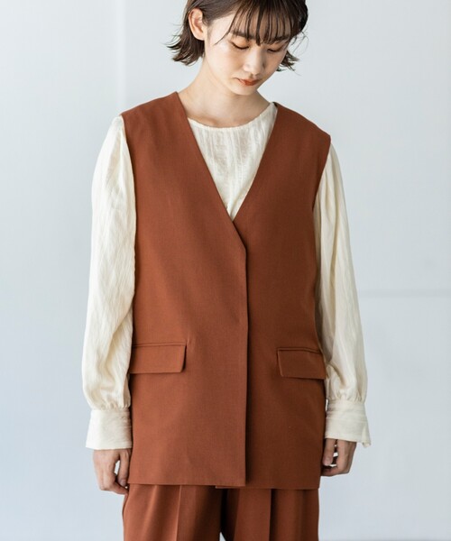 THE SHOP TK (ザ ショップ ティーケー )の「◆ステッチレスミドル丈ジレ(ベスト・レディース・チャコールグレー/ライトベージュ/レンガ・12)」の7枚目の写真