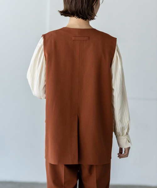 THE SHOP TK (ザ ショップ ティーケー )の「◆ステッチレスミドル丈ジレ(ベスト・レディース・チャコールグレー/ライトベージュ/レンガ・12)」の10枚目の写真