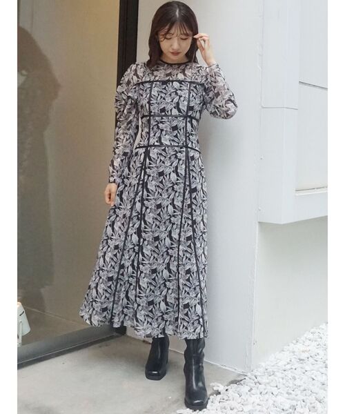 MERCURYDUO（マーキュリーデュオ）の「ギャザースリーブパイピングフラワーワンピース（ワンピース・レディース・ブラック/グレー/アイボリー・MEDIUM/SMALL）」の11枚目の写真