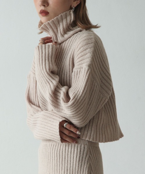 Chillfar（チルファー）の「バッグスリットハイネックショートニット（ニット/セーター・レディース・ベージュ系/オリーブ/ブラック/パープル系・FREE）」の21枚目の写真