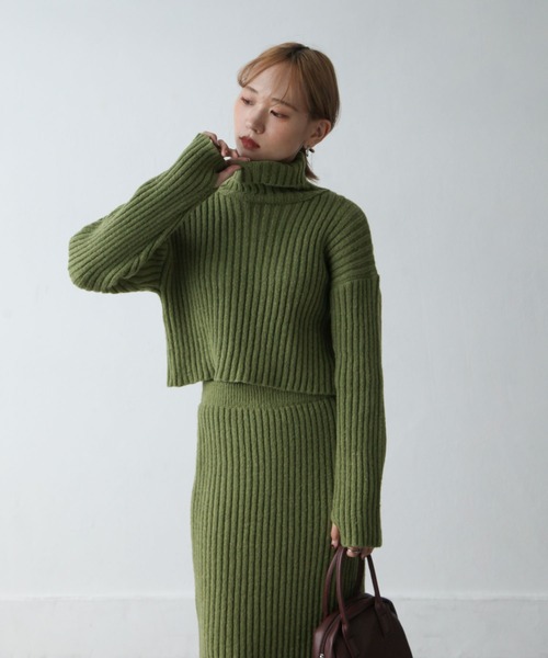 Chillfar（チルファー）の「バッグスリットハイネックショートニット（ニット/セーター・レディース・ベージュ系/オリーブ/ブラック/パープル系・FREE）」の19枚目の写真