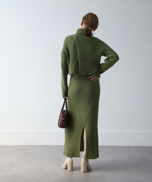 Chillfar（チルファー）の「バッグスリットハイネックショートニット（ニット/セーター・レディース・ベージュ系/オリーブ/ブラック/パープル系・FREE）」の7枚目の写真