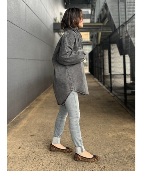 HONEYSUCKLE ROSE（ハニーサックルローズ）の「【HONEYSUCKLE ROSE】デニムシャツアウター（シャツ/ブラウス・レディース・ブラック・M/L）」の16枚目の写真