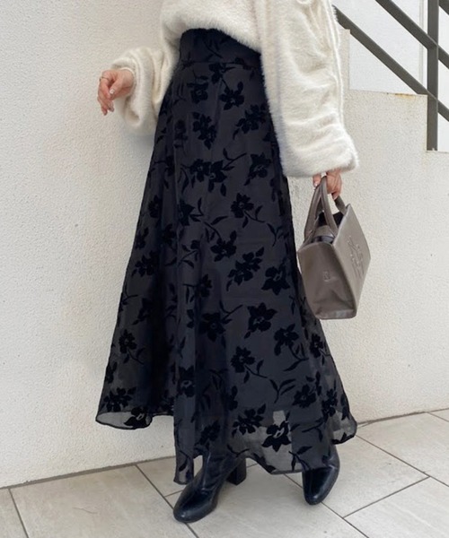 one after another NICE CLAUP(ワンアフターアナザーナイスクラップ)の「オリジナルプリントが目を惹く。フロッキーオーガンスカート(スカート・レディース・ブラック/アイボリー/グレー/モカ・FREE)」の2枚目の写真