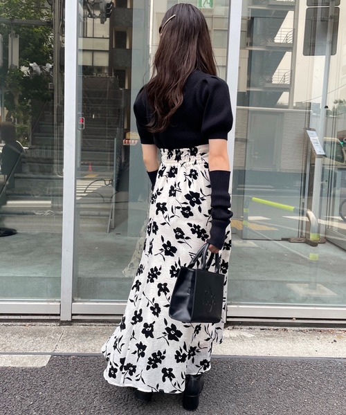 one after another NICE CLAUP(ワンアフターアナザーナイスクラップ)の「オリジナルプリントが目を惹く。フロッキーオーガンスカート(スカート・レディース・ブラック/アイボリー/グレー/モカ・FREE)」の7枚目の写真