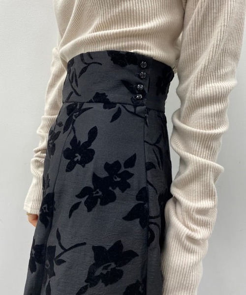 one after another NICE CLAUP(ワンアフターアナザーナイスクラップ)の「オリジナルプリントが目を惹く。フロッキーオーガンスカート(スカート・レディース・ブラック/アイボリー/グレー/モカ・FREE)」の14枚目の写真