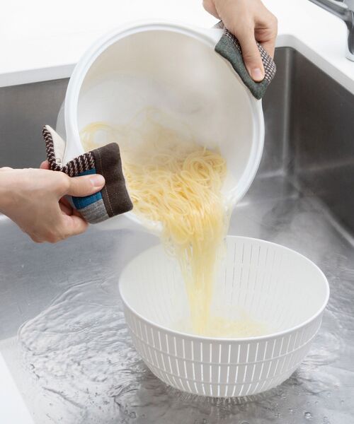 I.D.E.A international（イデアインターナショナル）の「米とぎにも使えるザルとボウル 6点セット（キッチンツール・レディース・ホワイト/グレー/グリーン・ﾌﾘ-）」の4枚目の写真