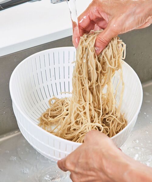 I.D.E.A international（イデアインターナショナル）の「米とぎにも使えるザルとボウル 6点セット（キッチンツール・レディース・ホワイト/グレー/グリーン・ﾌﾘ-）」の8枚目の写真