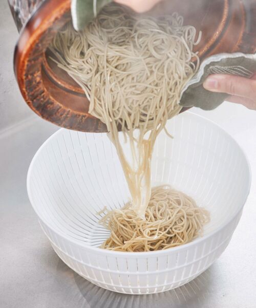 I.D.E.A international（イデアインターナショナル）の「米とぎにも使えるザルとボウル 6点セット（キッチンツール・レディース・ホワイト/グレー/グリーン・ﾌﾘ-）」の10枚目の写真