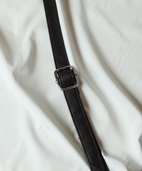 UNION STATION（ユニオンステーション）の「サフィアーノレザーフラップミニショルダーバッグ（ショルダーバッグ・メンズ・ブラック/チャコールグレー・FREE）」の6枚目の写真