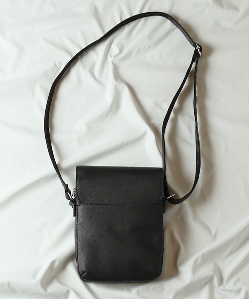 UNION STATION（ユニオンステーション）の「サフィアーノレザーフラップミニショルダーバッグ（ショルダーバッグ・メンズ・ブラック/チャコールグレー・FREE）」の7枚目の写真