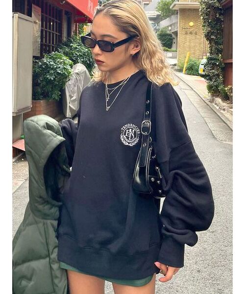 EMODA（エモダ）の「エンブレムロゴスウェット（スウェット・レディース・ホワイト/グレー/ブラック/ネイビー・FREE）」の2枚目の写真