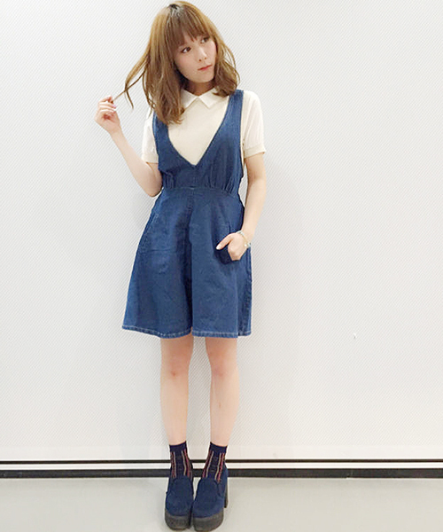 one after another NICE CLAUP(ワンアフターアナザーナイスクラップ)の「【ナイスクラップ】深Vネックジャンパースカート(ワンピース・レディース・ブルー/ネイビー/ブラック・FREE)」の3枚目の写真