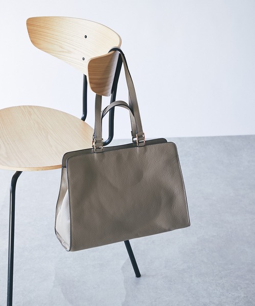 RIVE DROITE（リヴドロワ）の「A4サイズでオフィスにも使える/レザーA4トート（トートバッグ・レディース・オフホワイト/グレー系その他・FREE）」の9枚目の写真