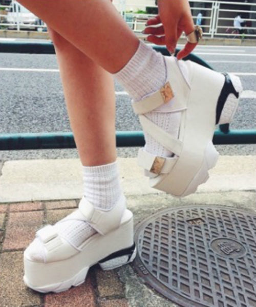 最高かつ最も包括的なevris スニーカー サンダル 人気のファッショントレンド