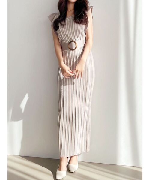 RESEXXY（リゼクシー）の「ラッフルデザインニットワンピース（ワンピース・レディース・ブラック/ベージュ/アイボリー・FREE）」の3枚目の写真