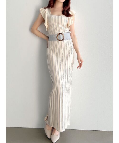 RESEXXY（リゼクシー）の「ラッフルデザインニットワンピース（ワンピース・レディース・ブラック/ベージュ/アイボリー・FREE）」の2枚目の写真