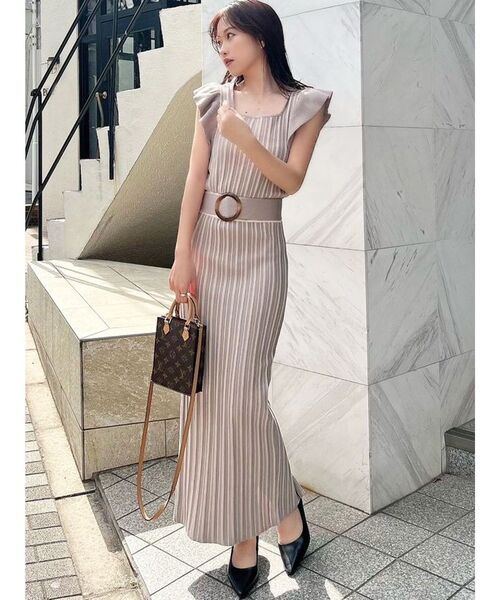 RESEXXY（リゼクシー）の「ラッフルデザインニットワンピース（ワンピース・レディース・ブラック/ベージュ/アイボリー・FREE）」の10枚目の写真