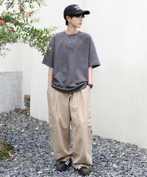 neos（ネオス）の「【neos -addictive design-】ルーズシルエット ローズプリント フェイクスウェード調 ハーフスリーブ Tシャツ（Tシャツ/カットソー・メンズ・カーキ/チャコールグレー/ブルー/パープル・MEDIUM/LARGE/X-LARGE）」の5枚目の写真