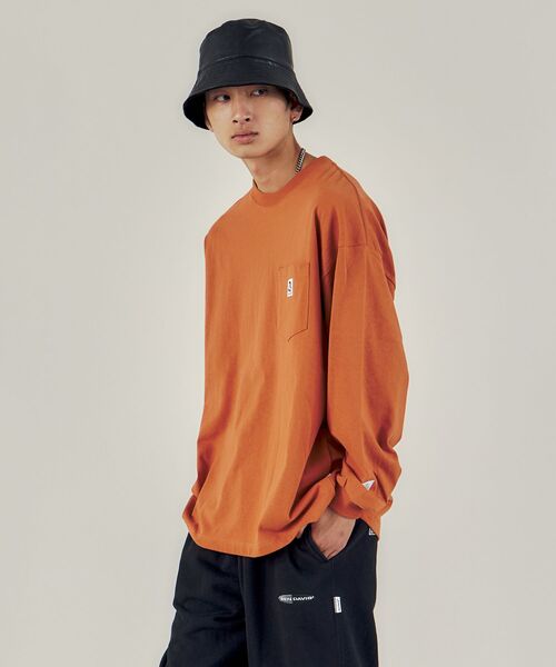 BEN DAVIS(ベンデイビス)の「【BEN DAVIS(ベンデイビス)】 NEW L/S POCKET TEE (WIDE) / ピスネーム ポケット ロンT ワンポイント 長袖 ビッグ(Tシャツ/カットソー・メンズ・オフホワイト/カーキ/ダークパープル/ブラック/ブルー系その他2/チャコール/オレンジ系その他5/ホワイト/グリーン系その他5・MEDIUM/LARGE/X-LARGE/SMALL)」の13枚目の写真