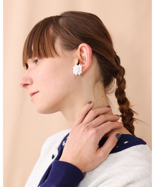 BEAMS BOY(ビームスボーイ)の「BEAMS BOY / シャワー パール イヤリング(イヤリング・レディース・ホワイト系その他2/ホワイト/ホワイト系その他3・ONE SIZE)」の4枚目の写真