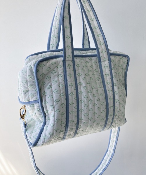 AS KNOW AS plus（アズノゥアズプラス）の「インドプリントキルトボストンバッグ（ボストンバッグ・レディース・ライトピンク/ホワイト系/グレー系/ターコイズブルー系/ブルー系/ピンク系・FREE）」の2枚目の写真