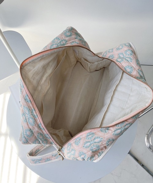 AS KNOW AS plus（アズノゥアズプラス）の「インドプリントキルトボストンバッグ（ボストンバッグ・レディース・ライトピンク/ホワイト系/グレー系/ターコイズブルー系/ブルー系/ピンク系・FREE）」の13枚目の写真