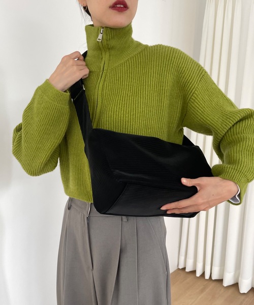 マットナイロンジップボディーバッグ（ボディバッグ/ウエストポーチ）｜Didot.showroom（ディドット ショールーム） 5,830円