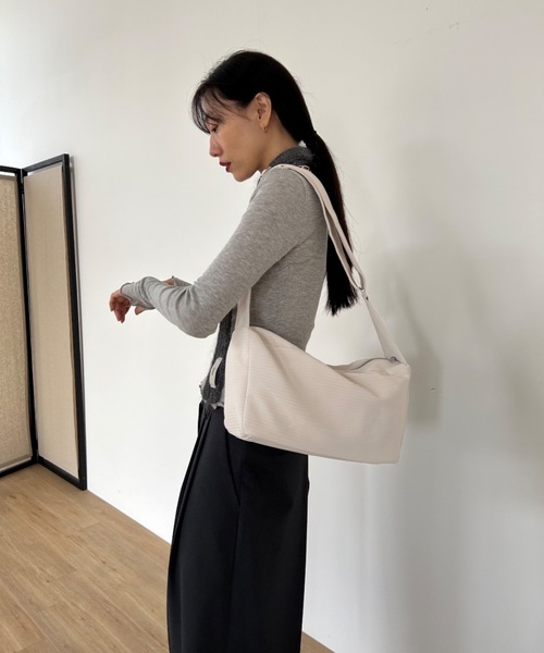 Didot.showroom（ディドット ショールーム）の「マットナイロンジップボディーバッグ（ボディバッグ/ウエストポーチ・レディース・アイボリー/カーキ/ブラック・FREE）」の22枚目の写真