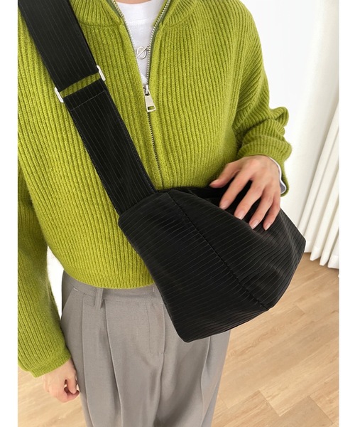 Didot.showroom（ディドット ショールーム）の「マットナイロンジップボディーバッグ（ボディバッグ/ウエストポーチ・レディース・アイボリー/カーキ/ブラック・FREE）」の21枚目の写真