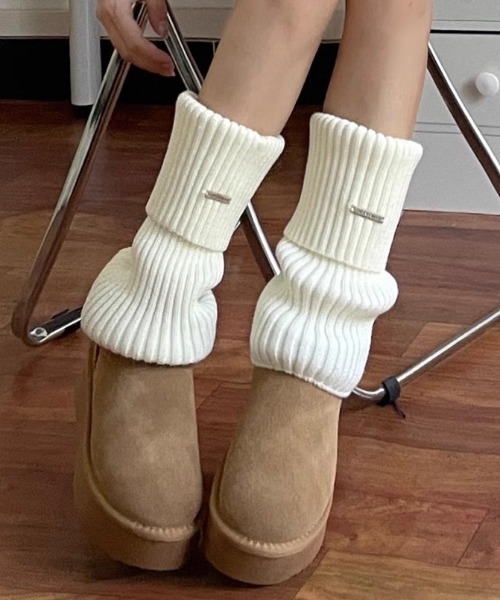 るるる　未使用◇LEG WARMERベージュ Vipoa（ヴィポア）の「METAL POINT KNIT LEG WARMER（レッグウォーマー